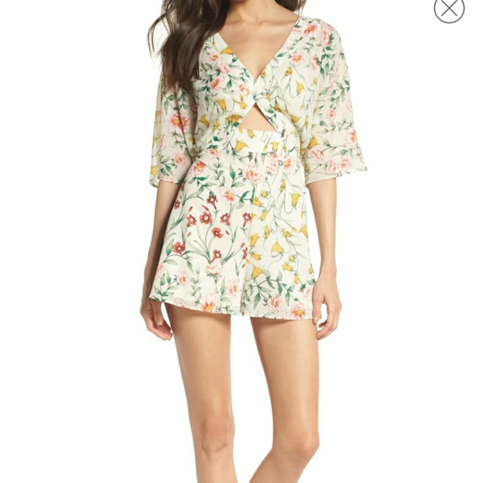 NWT! Fresh Blooms Cutout Romper
ALI & JAY